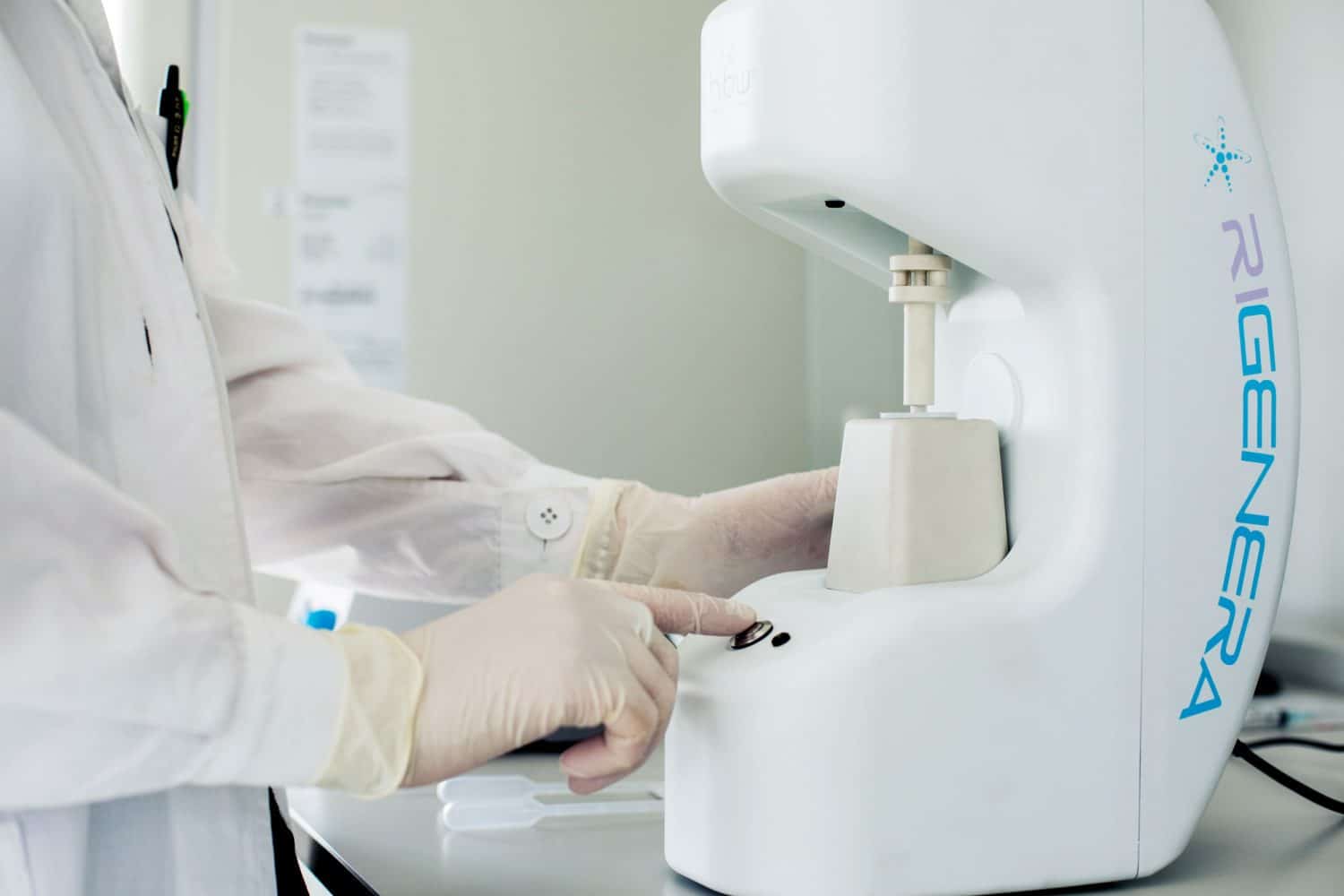 imagen de tratamiento regenera activa alopecia clinica renacimiento madrid